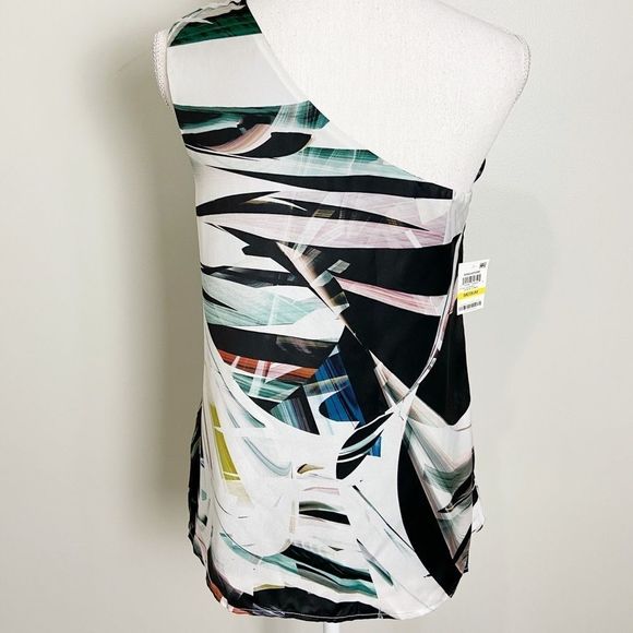 NWT bar III Floral/Tropical Asymmetrical Top - Picture 4 of 10